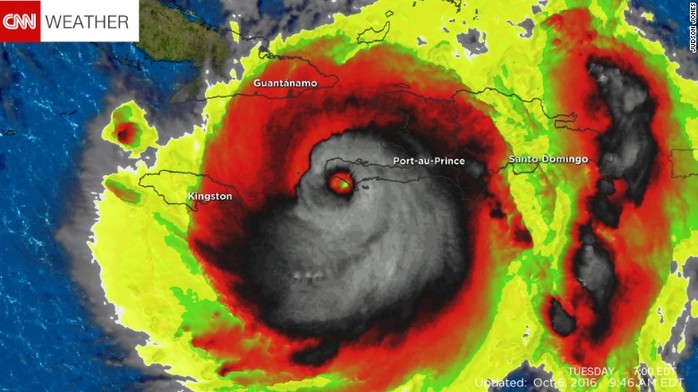 
Ảnh chụp bão Matthew trông như hình đầu lâu. Ảnh: CNN
