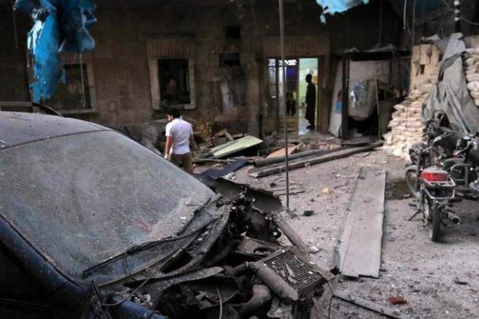 Bệnh viện dã chiến ở khu phố al-Maadi, Aleppo trúng bom. Ảnh: REUTERS