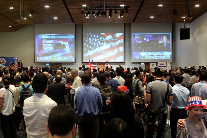 
Sáng 9-11, tại GEM Center diễn ra sự kiện theo dõi trực tiếp kết quả bầu cử tổng thống Mỹ. Cuộc đua bầu Tổng thống Mỹ khiến nhiều người xem hồi hộp
