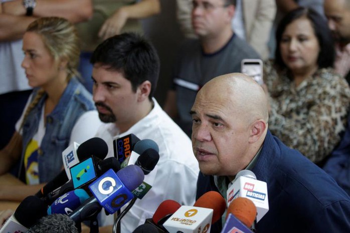 Người phát ngôn Liên minh Đoàn kết Dân chủ Venezuela đối lập Jesus Torrealba. Ảnh: REUTERS