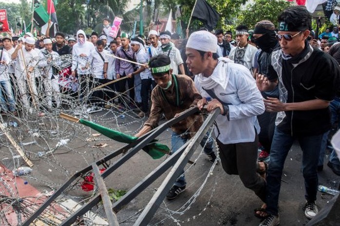 Biểu tình chống ông Ahok tại Jakarta hôm 4-11. Ảnh: REUTERS
