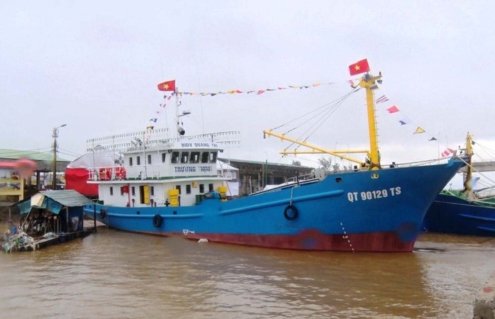 
Tàu vỏ thép mới đóng theo Nghị định 67 bàn giao cho ngư dân Quảng Trị
