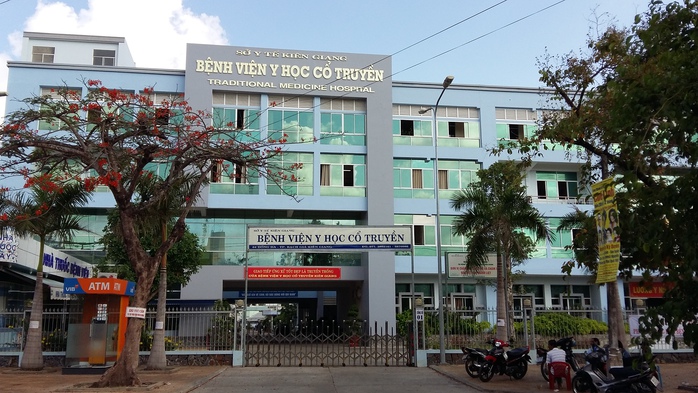 
Bệnh viện Y học Cổ truyền tỉnh Kiên Giang đang lao đao vì thiếu thuốc điều trị cho bệnh nhân.
