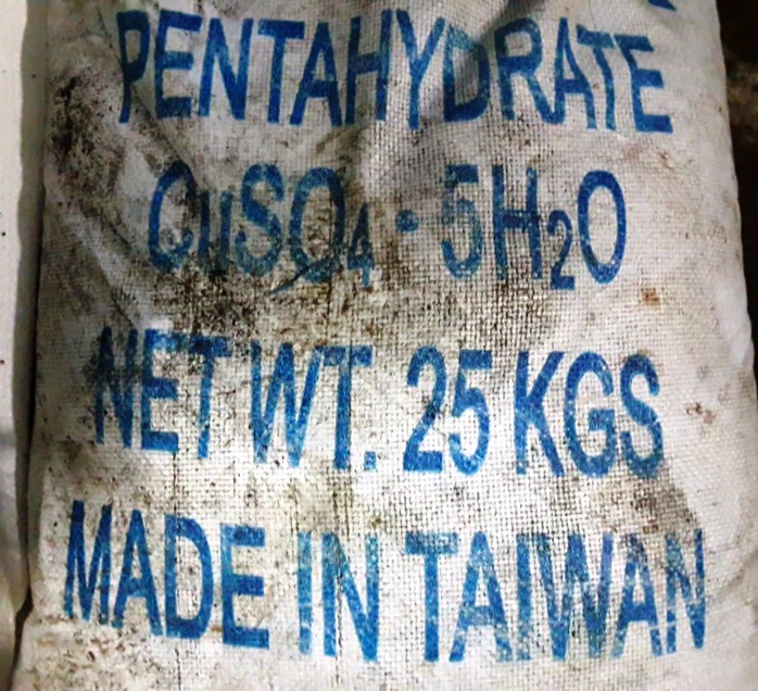 
Những bao phân bón hóa học đơn nguồn gốc từ Trung Quốc được cơ sở dùng để pha trộn.
