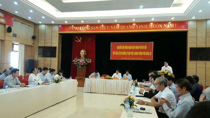 
Ông Nguyễn Đức Chung phát biểu tại buổi tiếp xúc cử tri quận Hoàn Kiếm
