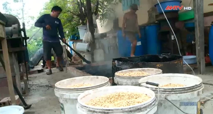 Quá trình chế biến cà phê của cơ sở của ông Nguyễn Văn Mẫu