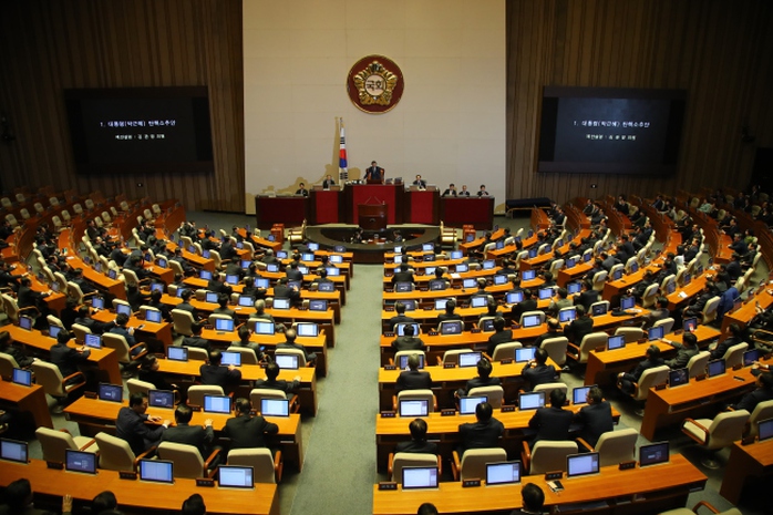 Quốc hội tiến hành bỏ phiếu về kiện nghị luận tội Tổng thống Park. Ảnh:Yonhap