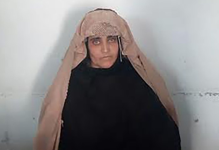 
Cô Gula trong bức ảnh tội phạm sau khi bị bắt hôm 26-10. Ảnh: Cơ quan điều tra liên bang Pakistan
