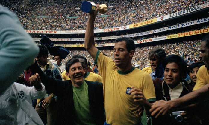
Alberto nâng cúp vô địch thế giới 1970

