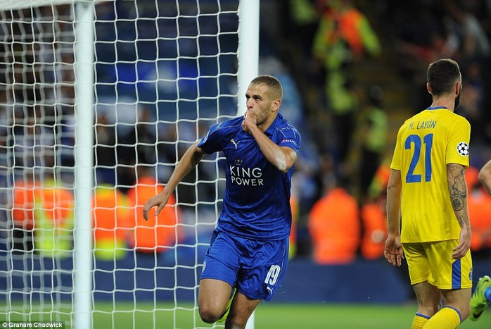 
Slimani lại ghi bàn vào lưới Porto nhưng lần này trong màu áo Leicester
