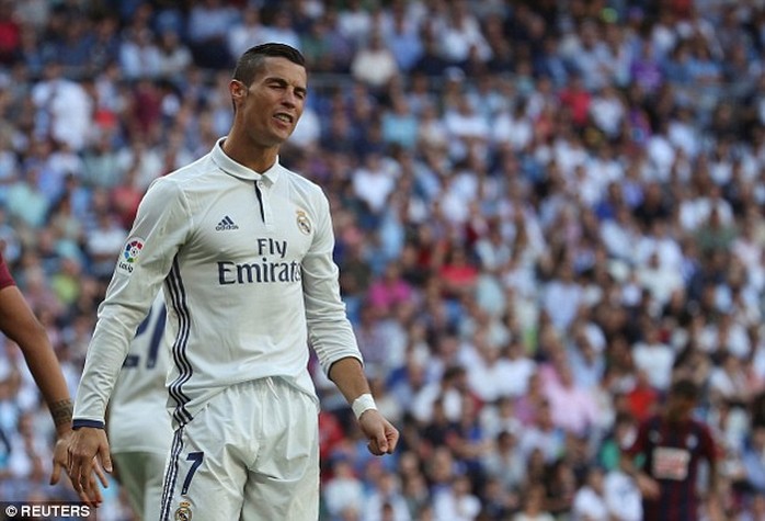 
Ronaldo thất vọng khi không thể giúp Real giành trọn 3 điểm trước Eiba cuối tuần qua
