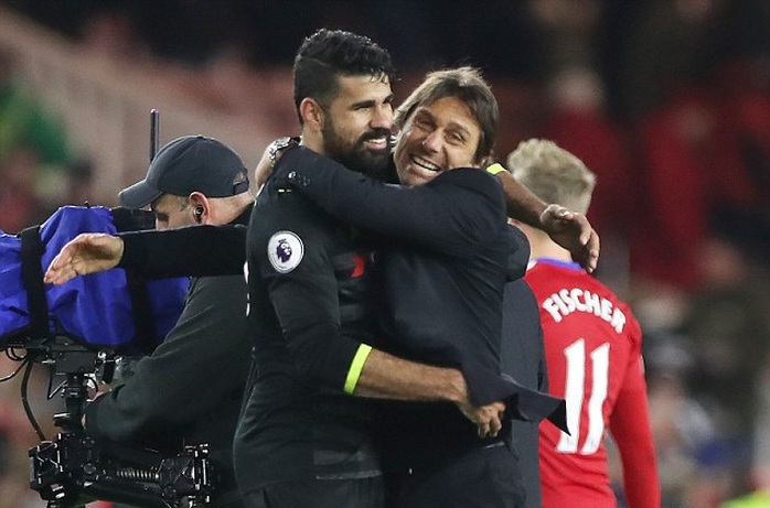 
HLV Conte ăn mừng với Costa, tác giả bàn thắng duy nhất trận thắng Middlesbrough
