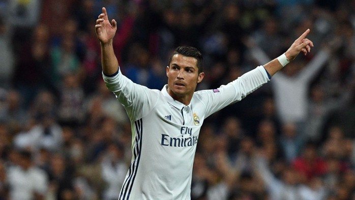 
Ronaldo tỏa sáng trong màu áo Real

