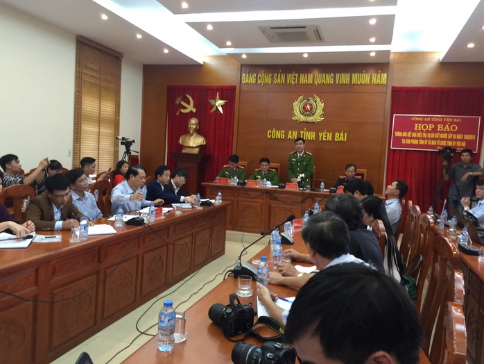 
Công an tỉnh Yên Bái tổ chức họp báo thông tin về vụ sát hại nguyên Bí thư Tỉnh ủy và Chủ tịch HĐND tỉnh Yên Bái vào chiều 26-12
