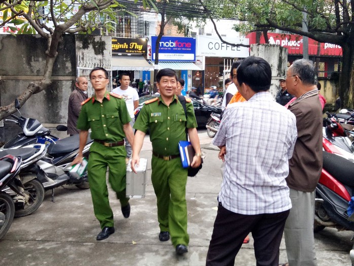 
Đoàn công tác của Bộ Công an đến Bệnh viện Đa khoa tỉnh Khánh Hòa làm việc vào ngày 30-12
