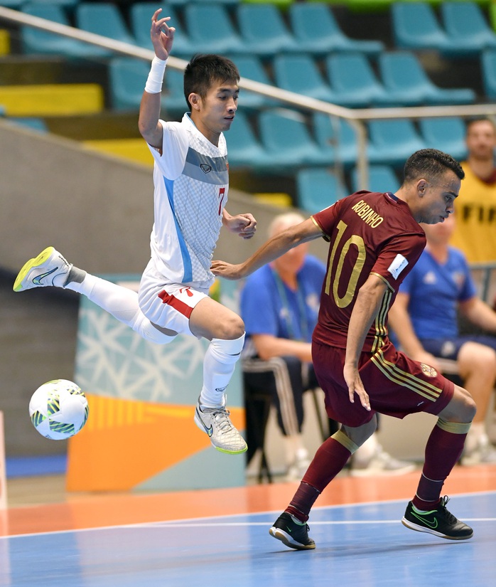 Trong một ngày mà Nga thi đấu quá đẳng cấp, tuyển futsal Việt Nam đã không thể tạo nên bất ngờ