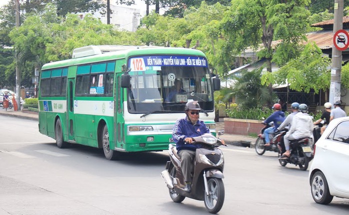 
Các chủ xe buýt tuyến 102 vẫn chưa nhận được tiền trợ giá mà Công ty “ăn chặn”
