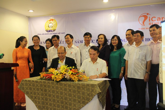 Tổng LĐLĐ Việt Nam và Công ty CP Hỗ trợ dịch vụ thanh toán Việt Phú ký kết chương trình phối hợp chăm lo cho công nhân