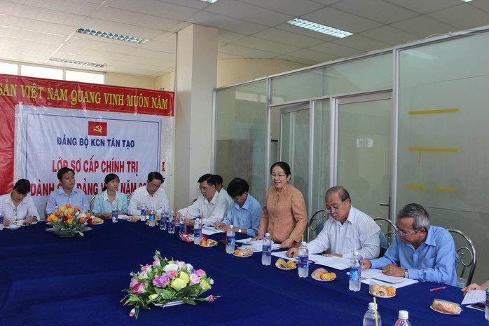 Phó Bí thư Thành ủy TP HCM Võ Thị Dung phát biểu tại cuộc họp