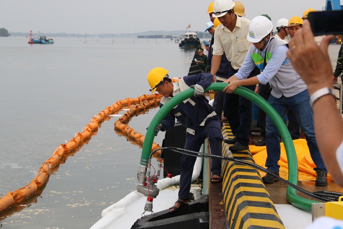 
Máy hút dầu chuyên dụng nhanh chóng được đưa đến hiện trường
