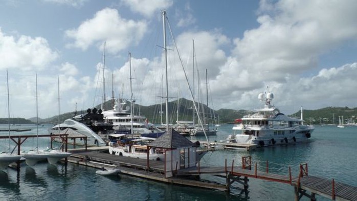 Một trong những du thuyền lớn nhất, sang trọng nhất neo đậu ở đảo Antigua, Caribe. Ảnh: BBC