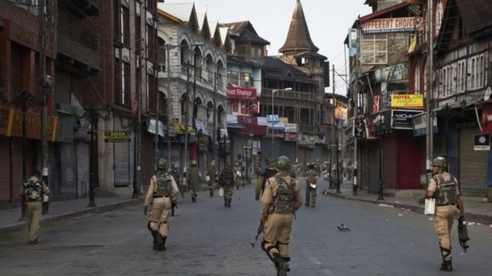 
An ninh được siết chặt tại Thung lũng Kashmir. Ảnh: AP
