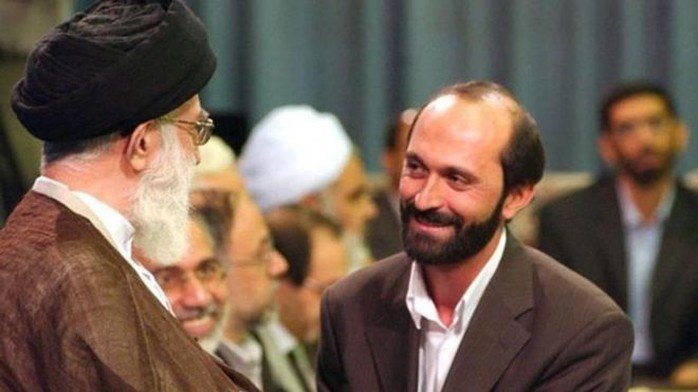 
Ông Saeed Tousi (phải) và lãnh tụ tối cao Ayatollah Ali Khamenei. Ảnh: BBC
