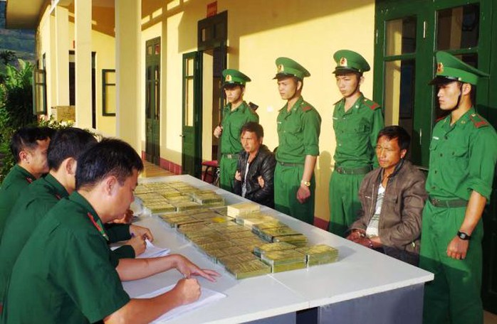 
Hai đối tượng người Lào và số lượng lớn heroin bị lực lượng Biên phòng Thanh Hóa bắt giữ
