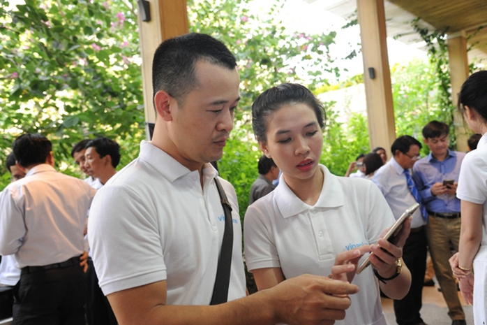 
VNPT VinaPhone chính thức cung cấp dịch vụ mạng di động 4G có tốc độ truy cập mạng cao đến 10 lần so với 3G và là nhà mạng đầu tiên chính thức triển khai dịch vụ 4G tại Việt Nam.
