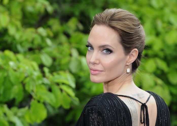 Angelina Jolie cố gắng giữ các con hạnh phúc