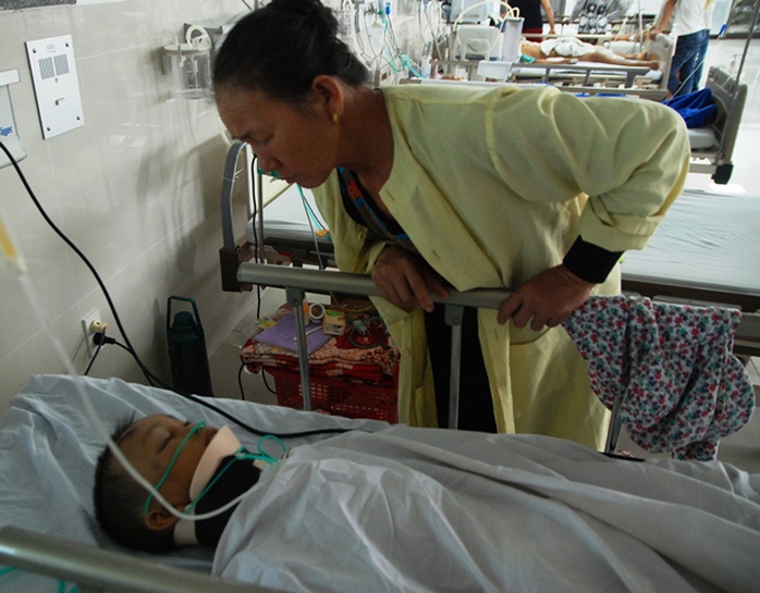 Cháu Ngô Quang Trịnh đang được điều trị tại Bệnh viện Hữu nghị Việt Nam-Cu Ba Đồng Hới