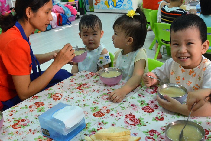 
Một trong những cách phòng tiêu chảy đơn giản nhưng hữu hiệu nhất là cho trẻ ăn chín, uống sôi Ảnh: TẤN THẠNH
