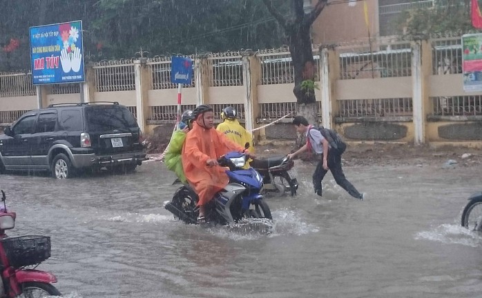 Tuyến đường ở Đà Nẵng ngập nặng