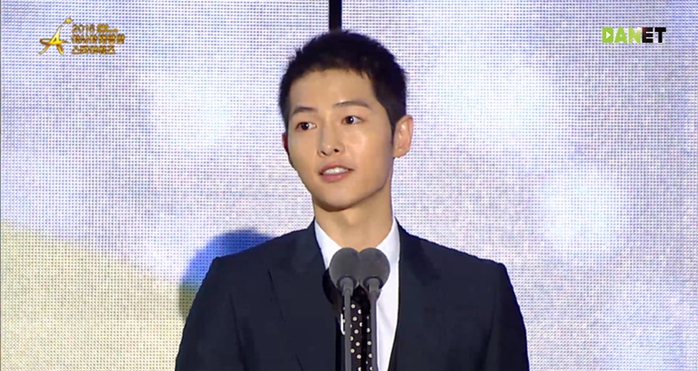 
Song Joong Ki tại lễ trao giải
