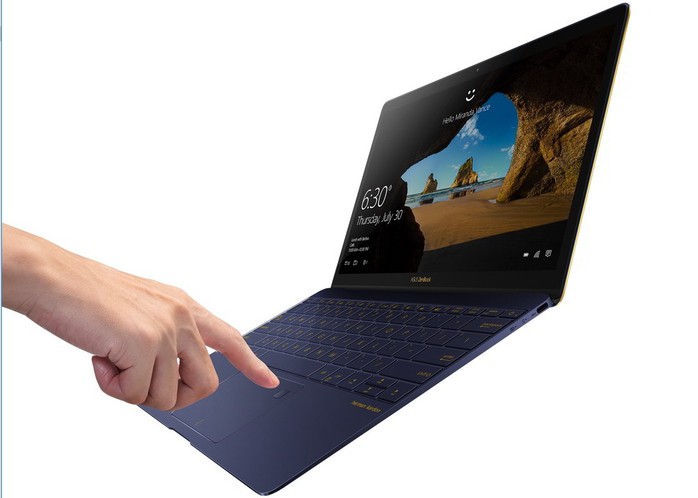 ASUS ZenBook 3 có trọng lượng chỉ 910g.