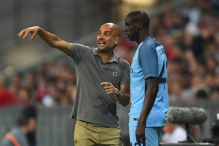 Yaya Toure đã ngồi ngoài suốt 3 tháng qua chỉ vì người đại diện của anh chống đối Pep Guardiola