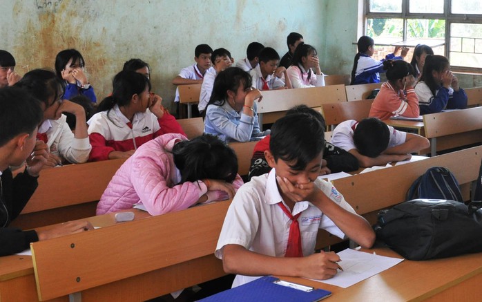 Học sinh Trường THCS Lê Hồng Phong phải thường xuyên bịt mũi mỗi khi mùi hôi thối bốc lên
