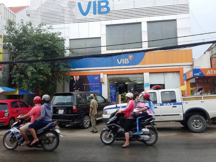 
Chi nhánh ngân hàng nơi xảy ra vụ ném bom khói khiến nhiều người hoảng loạn
