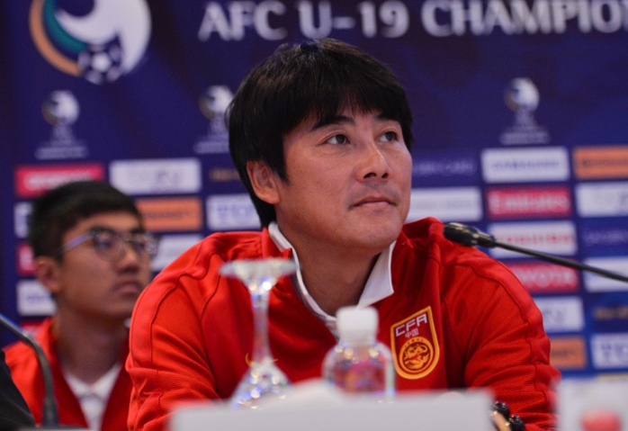 HLV Li Ming khiến CĐV Trung Quốc thất vọng khi cho rằng đội nhà kém xa trình độ so với các đội trong bảng D