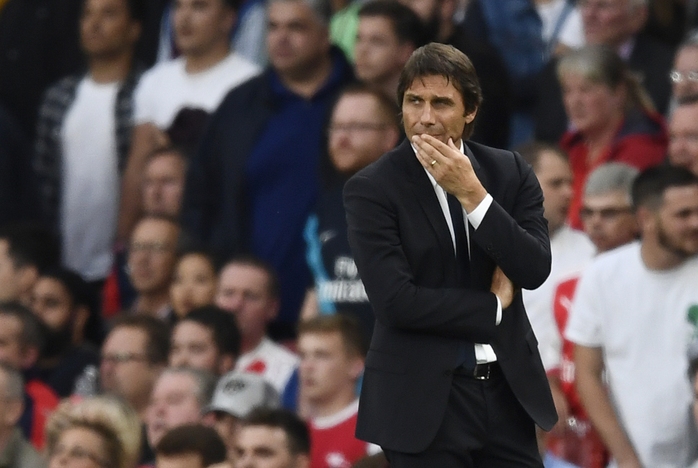 
HLV Conte đang cố gắng ngăn đà sa sút của Chelsea. Ảnh: REUTERS
