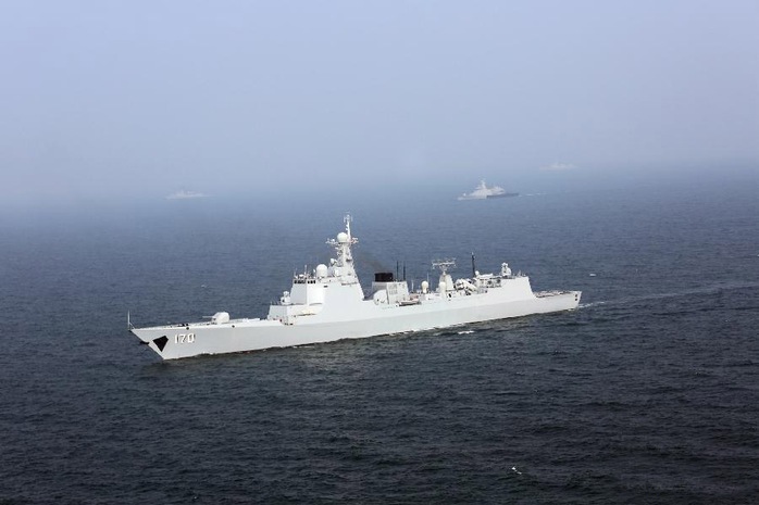 Tàu khu trục Lan Châu số hiệu 170 Type 052C thuộc Hạm đội Nam Hải của Hải quân Trung Quốc diễn tập với Hải quân Malaysia ở eo biển Malacca vào tháng 9-2015Ảnh: TÂN HOA XÃ