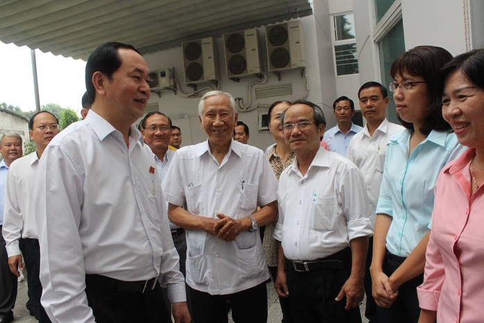 
Chủ tịch nước Trần Đại Quang tiếp xúc cử tri ở TP HCM ngày 4-10 Ảnh: Bảo Nghi
