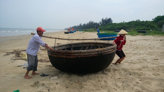 Nhiều ngư dân tỉnh Quảng Bình phải cất phương tiện hành nghề do hoạt động không hiệu quả sau sự cố môi trường biểnẢnh: Minh Tuấn