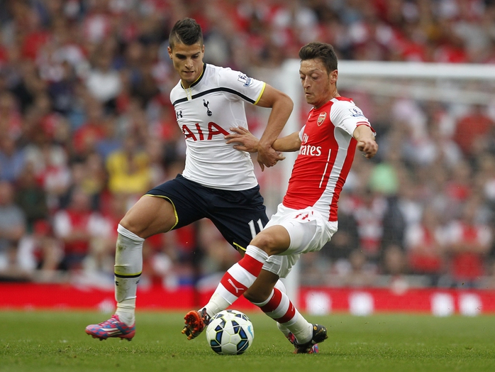 Ozil đối đầu Lamela ở hàng tiền vệ sẽ quyết định thành bại của Arsenal với TottenhamẢnh: Reuters
