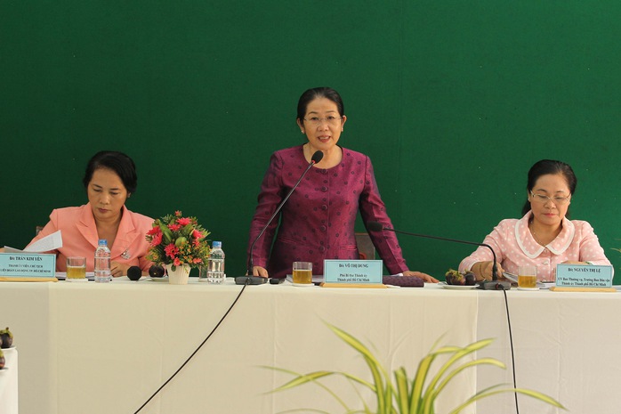 
Bà Võ Thị Dung, Phó Bí thư Thành ủy TP HCM, phát biểu tại buổi làm việc với LĐLĐ TP Ảnh: HOÀNG TRIỀU
