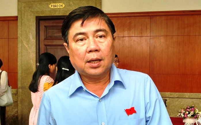 
Chủ tịch UBND TP Nguyễn Thành Phong trả lời báo chí vụ bắn súng. Ảnh: Lê Giang
