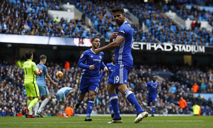 
Diego Costa mở màn cho cuộc lội ngược dòng ngoạn mục của Chelsea tại sân Etihad Ảnh: REUTERS
