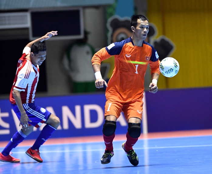 Màn trình diễn xuất sắc của thủ môn Ngô Đình Thuận đưa tuyển futsal Việt Nam vào vòng 1/8 World Cup futsal 2016