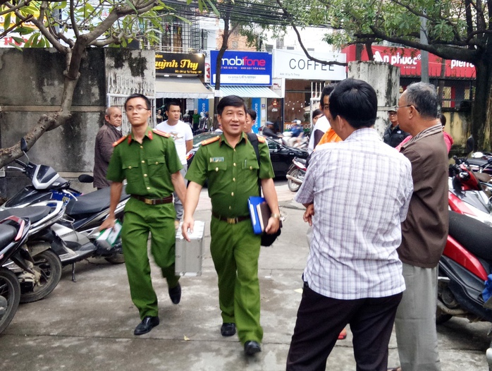 
Đoàn công tác Bộ Công an đến khám nghiệm tử thi sản phụ Nguyệt để làm rõ nguyên nhân
