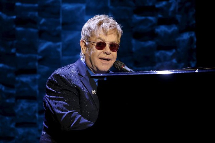 Elton John ủng hộ bà Hillary